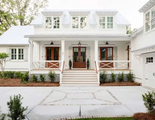 Southern White House with Wood Details