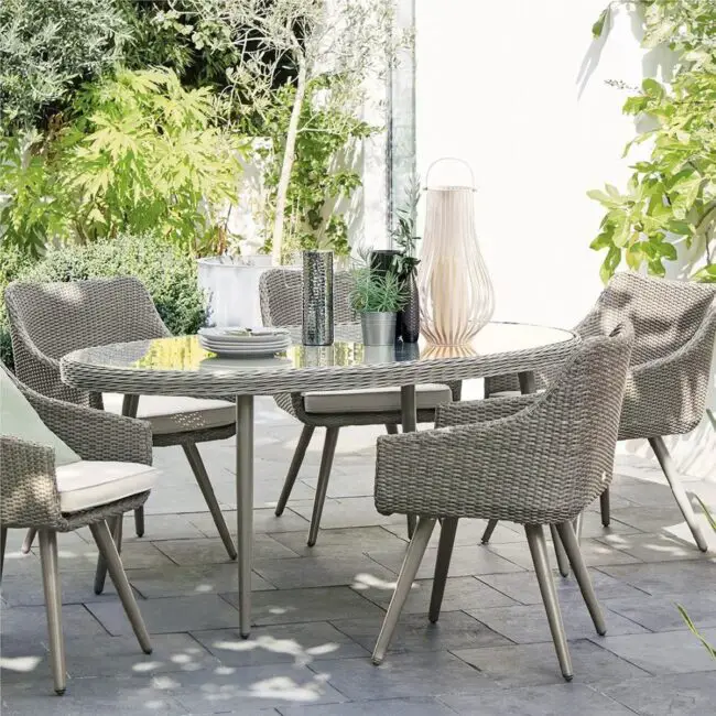 Chic Outdoor Dining