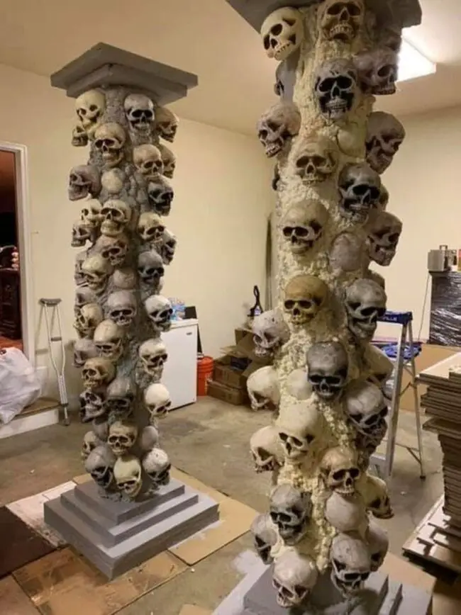 Skull Columns for a Creepy Outdoor Scene