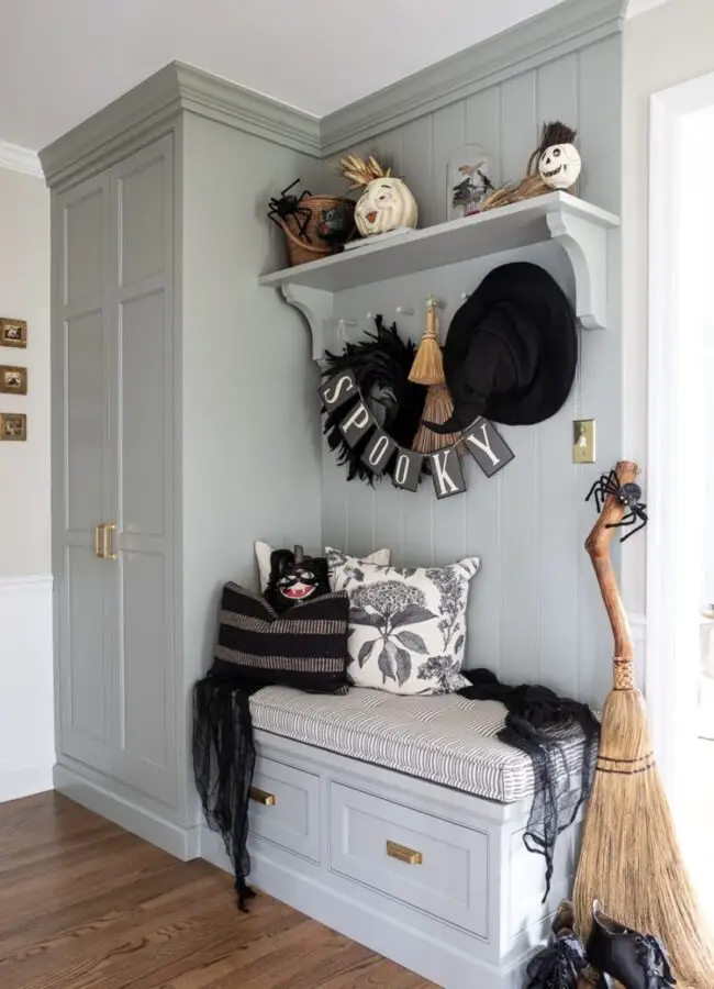 Spooky Entryway Nook for a Haunting Welcome