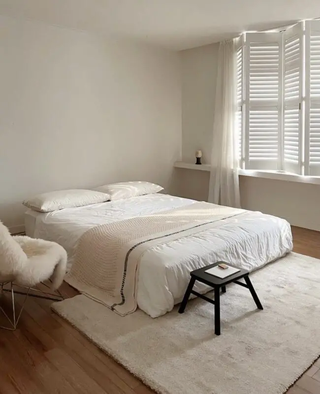 Essential Minimalism for Small Rooms