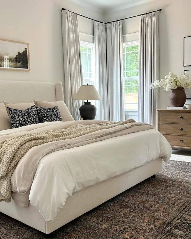 Choosing the Right Color Palette for a Cozy Small Bedroom