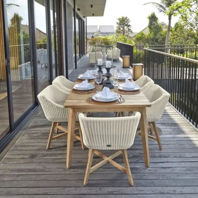 Balcony Elegance for Sophisticated Dining