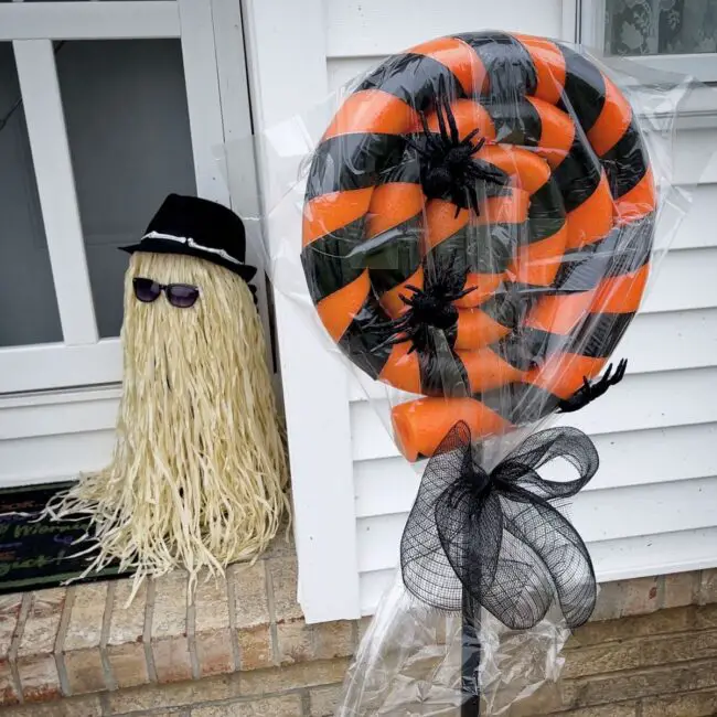 Playful Candy and Ghost Display for Halloween Fun