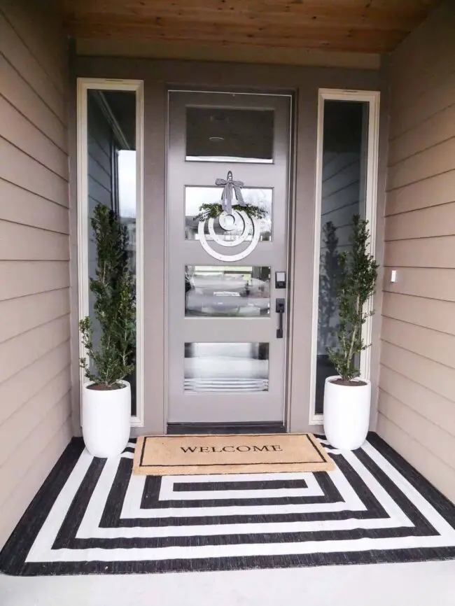 Modern Elegance in Entryway Design