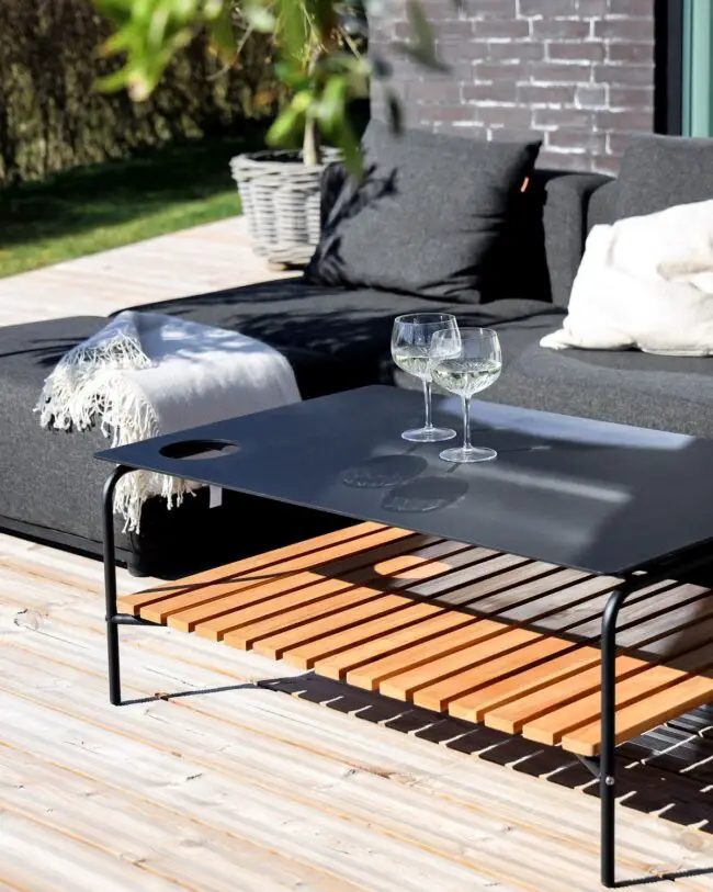 Sleek Functionality in Outdoor Comfort