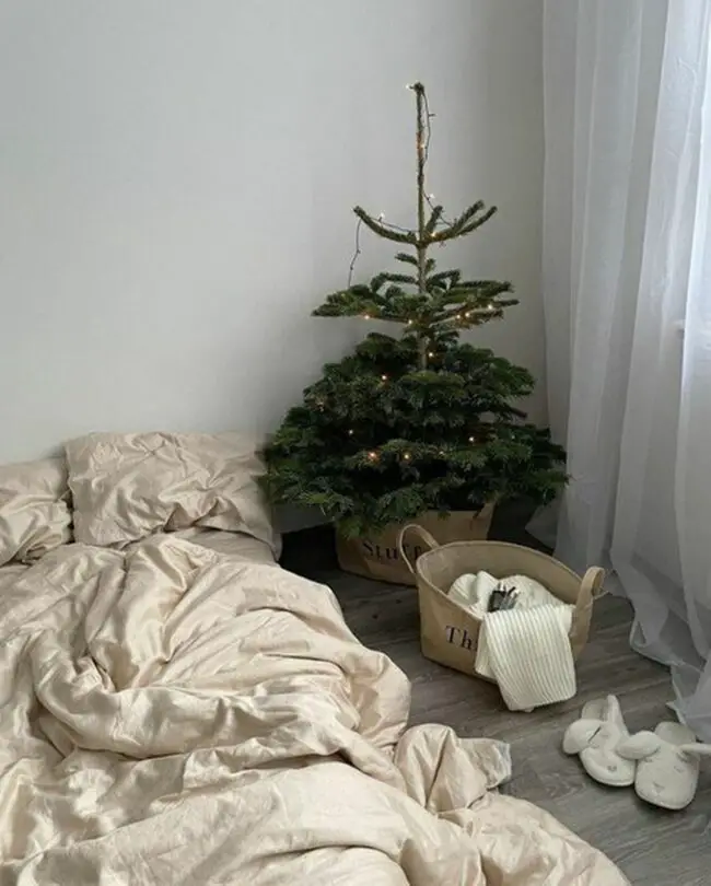 Chic Bedroom Christmas Tree Design Ideas