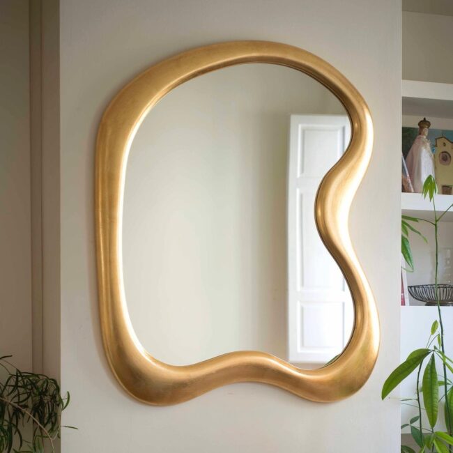 Fluid Wall Art with Graceful Form