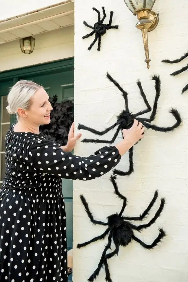 Wall-Mounted Fluffy Spider Ornaments