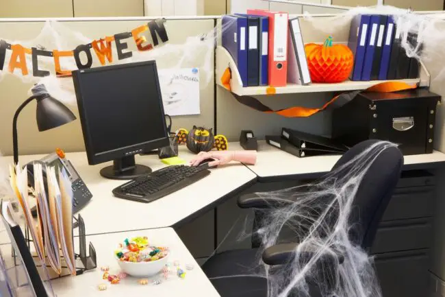 Halloween-Inspired Cubicle Decor