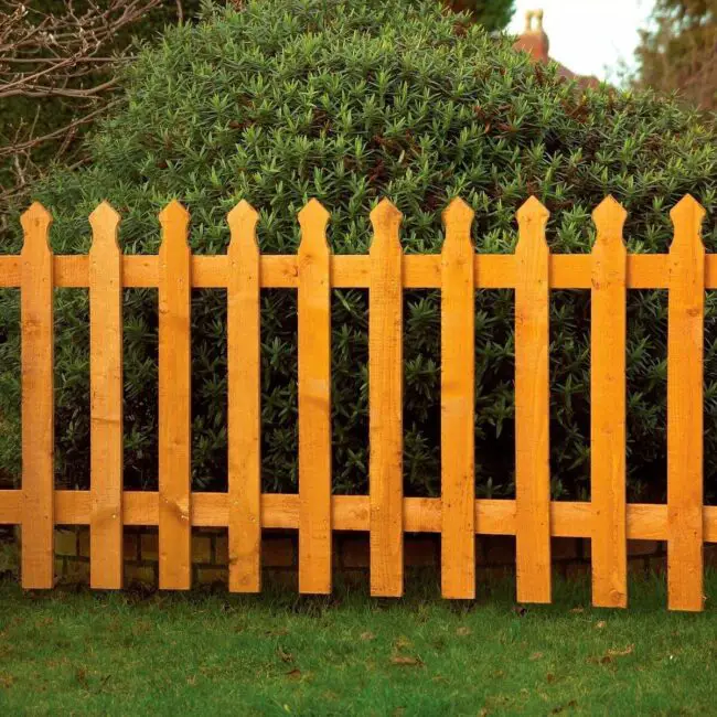 Charming Picket Fencing with Classic Appeal