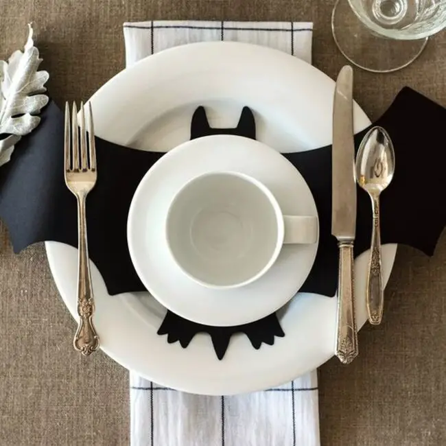 Bat-Themed Table Styling