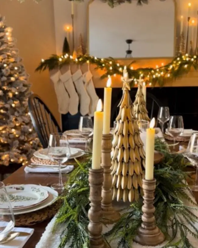 Rustic Christmas Dining Table Setup