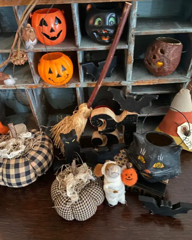 Retro Halloween Shelf Display