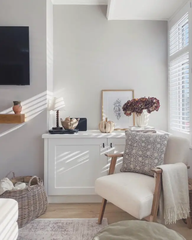 Bright and Airy Autumn Reading Corner