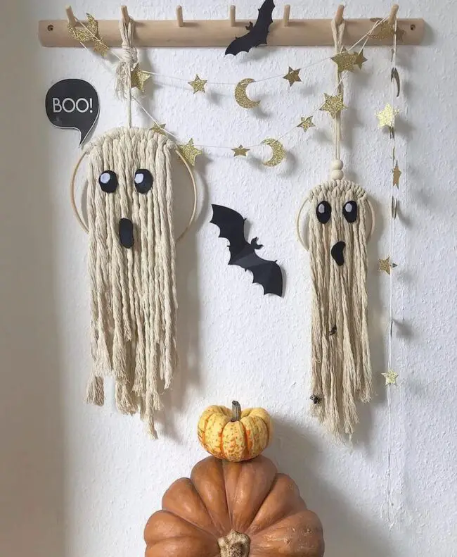 Yarn Ghost Wall Hangings for a Cozy Touch